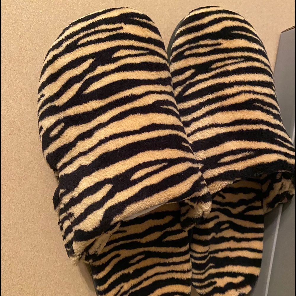 Women’s cheetah slippers!